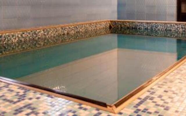 Ayanat Hotel
