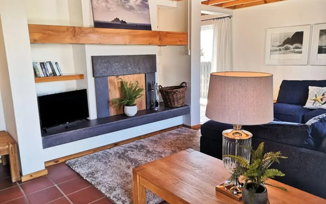 4 Bedroomed Holiday Home Close to the Beach