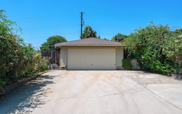 Not Affected by the Fire/spacious Retreat w/ Large Kitchen & Outdoor Patio