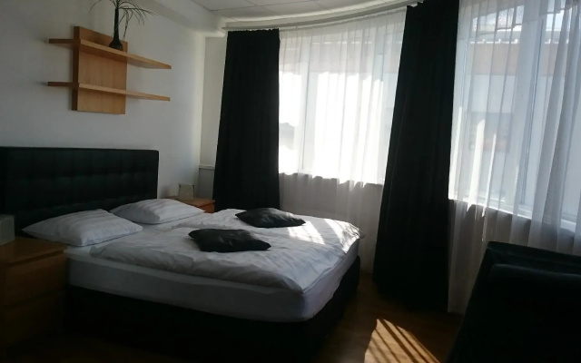 4th Floor Hotel