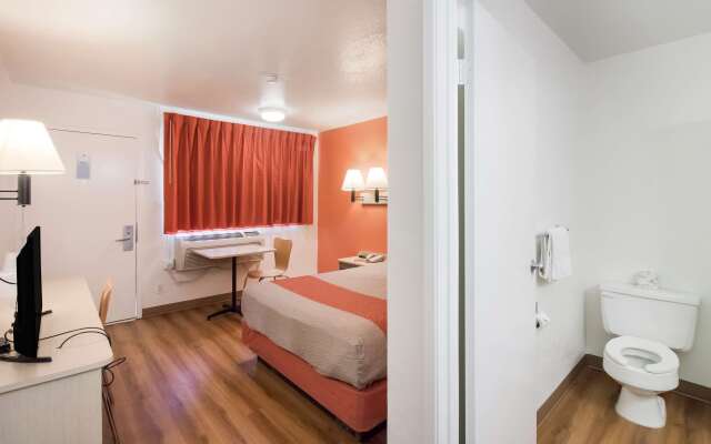 Motel 6 Moses Lake, WA