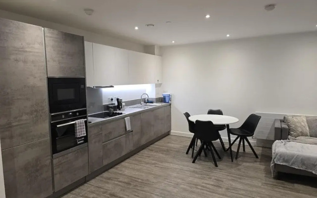 Luxurious 2-bed Haven in the Heart of Barking