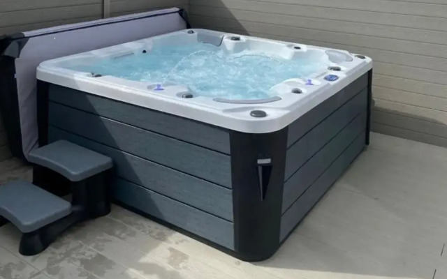 The Bells HOT TUB on Private Terrace Apartments