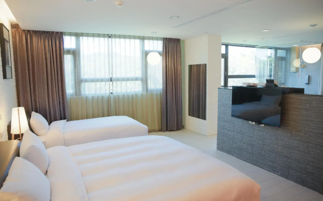 823 Tourist Hotel