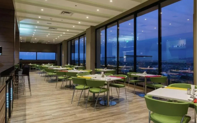 Hampton by Hilton Bogota Airport