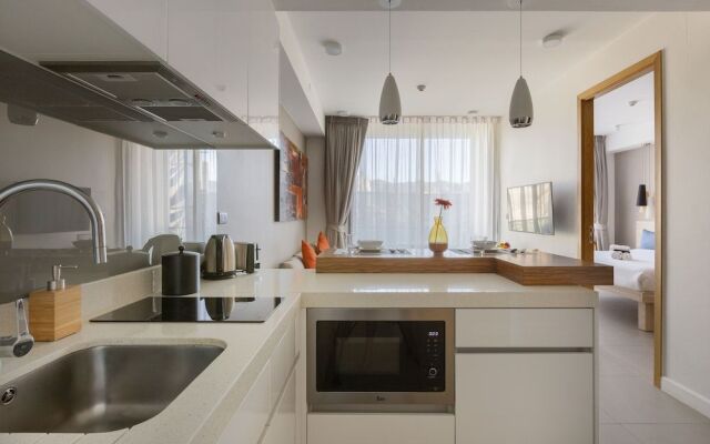 Oceanstone Phuket by Holy Cow 604
