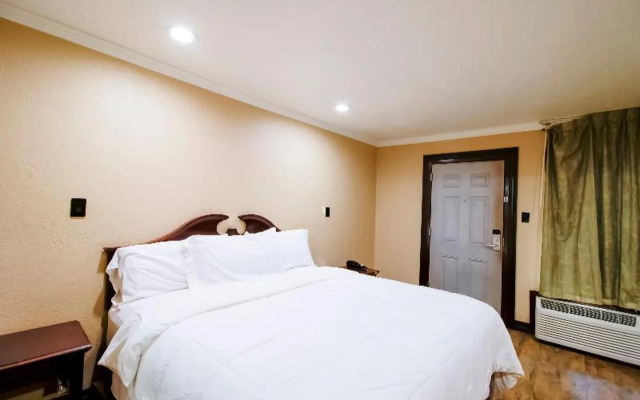 OYO Pinewood Inn & Suites Silsbee