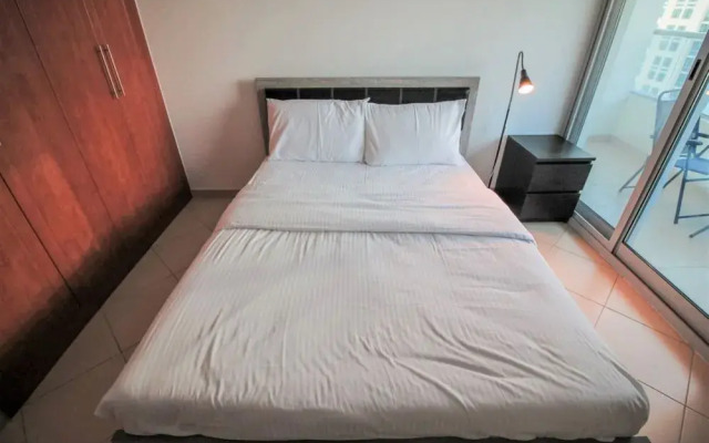 Cute & Elegant Stay at Marina Diamonds