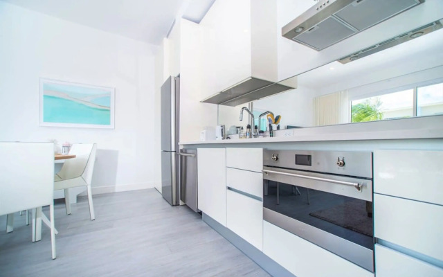 Modern 1BR Apt w Rooftop Pool Onsite Amenities