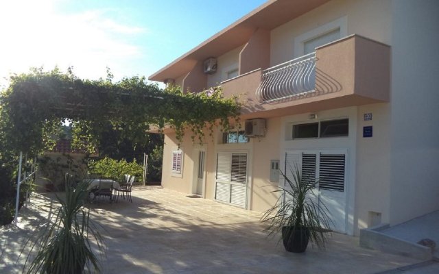 Apartment Mario - apartment with pool: A1 Marina, Riviera Trogir