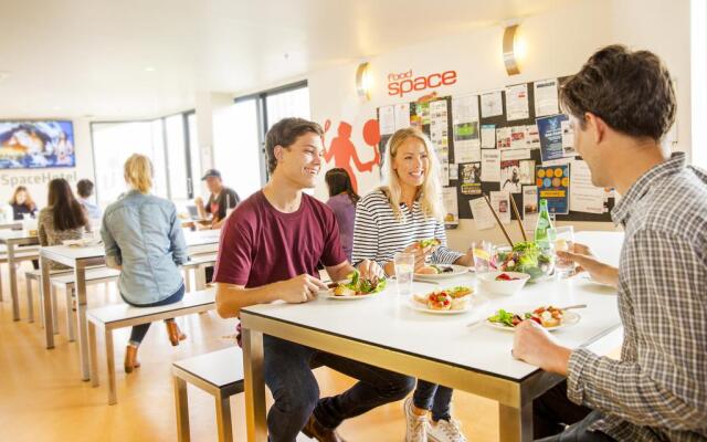 Space Hotel - Hostel