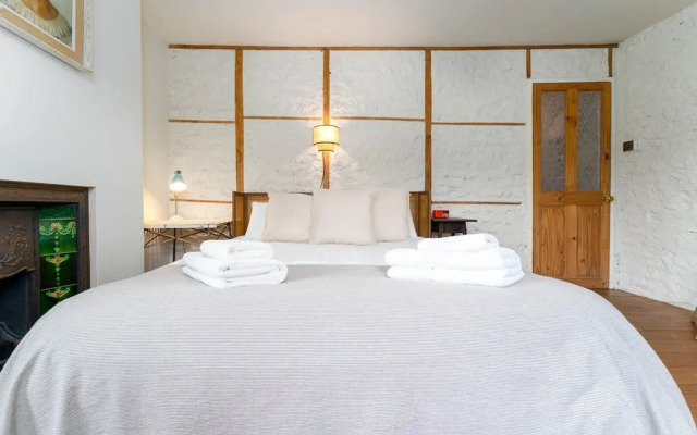 Host Stay Foundry Street Retreat