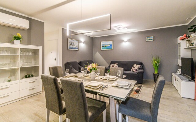 Beautiful Apartment in Seget Donji With Wifi and 2 Bedrooms