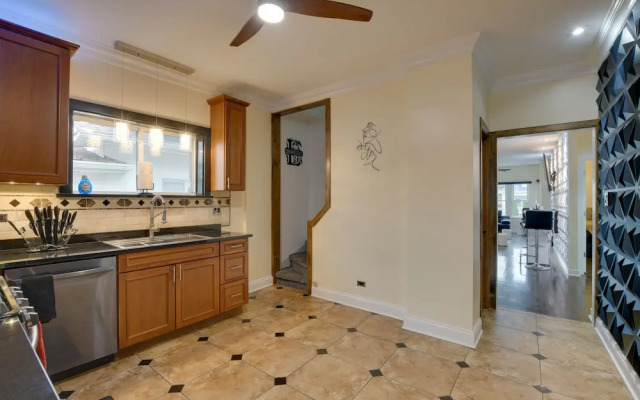 13 Mi to Dtwn Chicago: Maywood Home w/ Fireplace