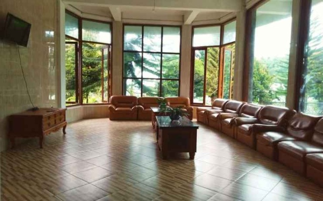 Villa Batu Hijau – Guest Rooms – Megamendung