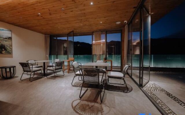 Yuanyang Mountain Residence