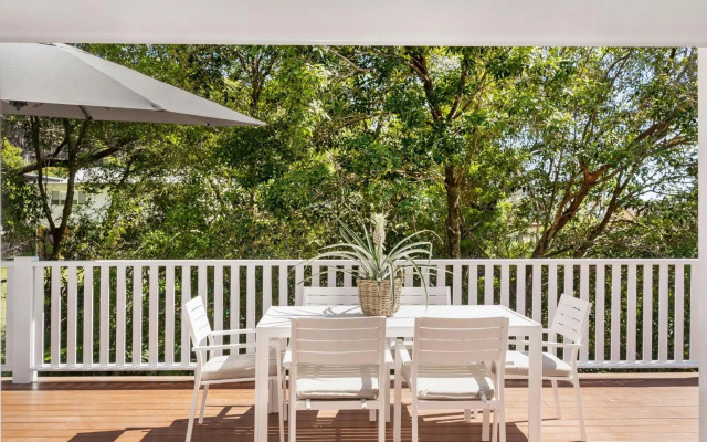 SEA DECK Hyams Beach 4pm Check Out Sundays