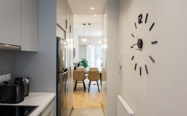 UPSTREET Peaceful 2BD Apartment in Kolonaki