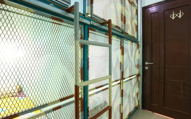 Kabin Kapsul Kayu Jati V Jakarta - Male Only - Hostel