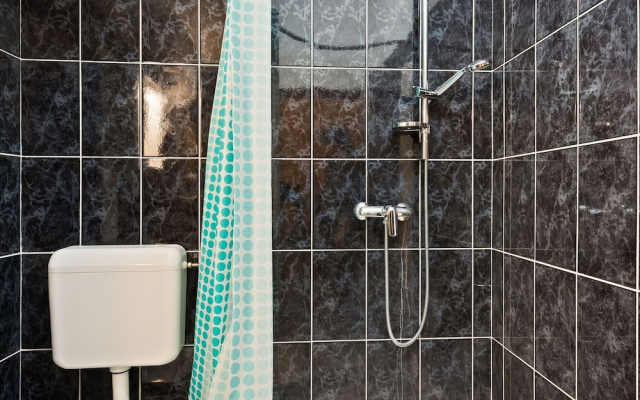 Delightful Apartment in Posedarje With Balcony