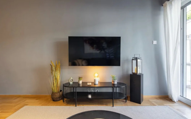 Zephyr 3-Bedroom Apartment in Athens