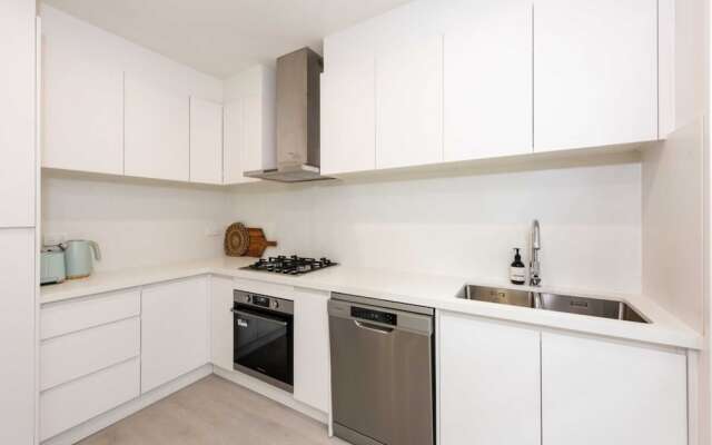 Elegant 2-bedroom House in Prahran w/ Parking!