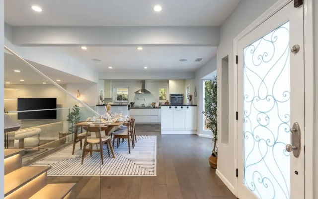 5 Bedroom Home with Pool & Guest House