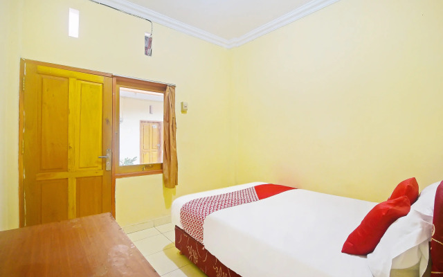 OYO 90463 A2b Guesthouse