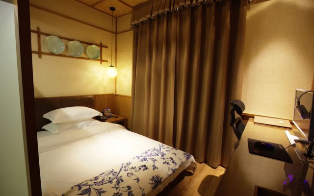 Crystal Pudi Hotel