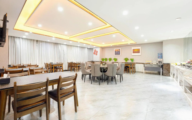 Super 8 Select Hotel (Urumqi Yangtze South Railway Station)