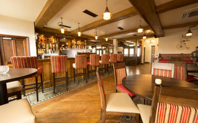 Riverside Hotel