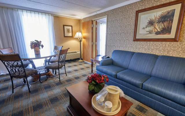 Riverview Inn & Suites