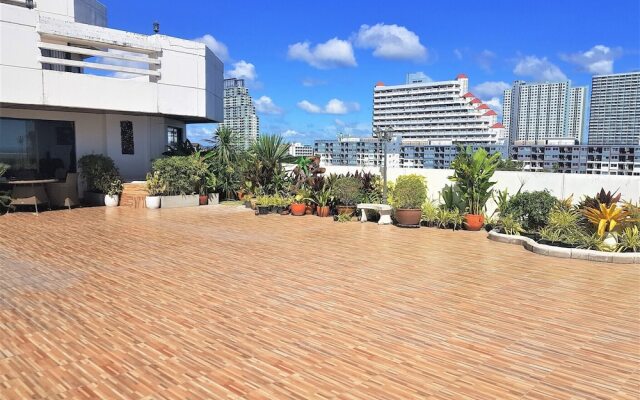 Fantastic sea Pool Views With Huge Terrace at Paradise Condominium Jomtien