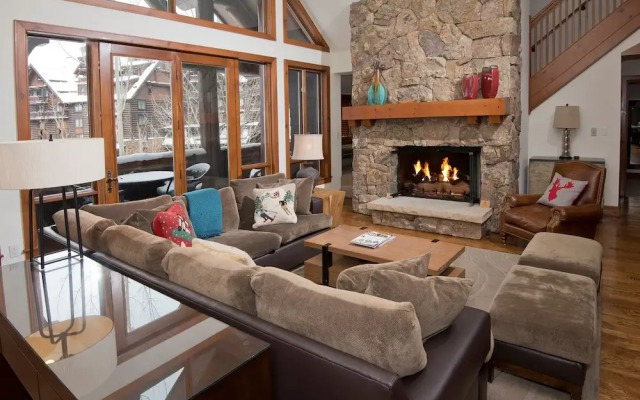 Lavish 3br 3.5ba Bachelor Gulch  Steps To Lifts 3 Bedroom Condo by RedAwning
