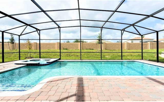 Opulent Villa, 10 Min to Disney, Pool & Spa