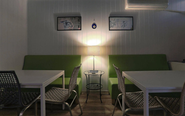 Hush Hostel Lounge