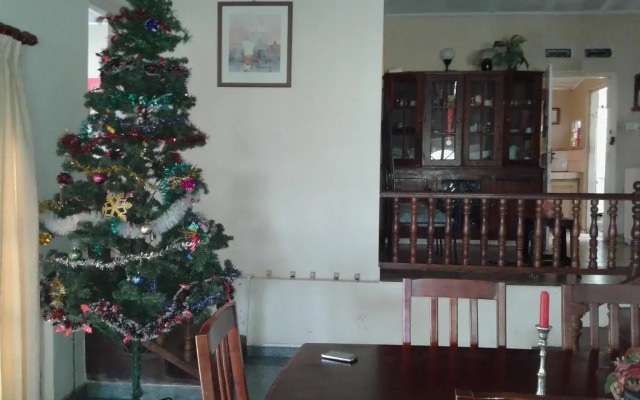Kandy Hill Breeze ( Home Stay)