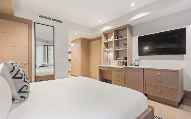 Snowmass Lux Getaway by Snowmass Vacations