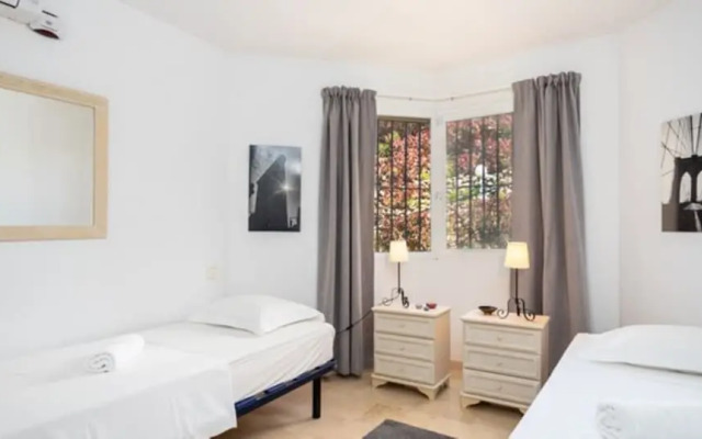 Apartment - 2 Bedrooms with Pool and WiFi - 107868