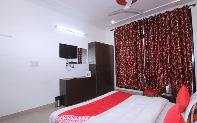 OYO 18557 The Chef Guest House