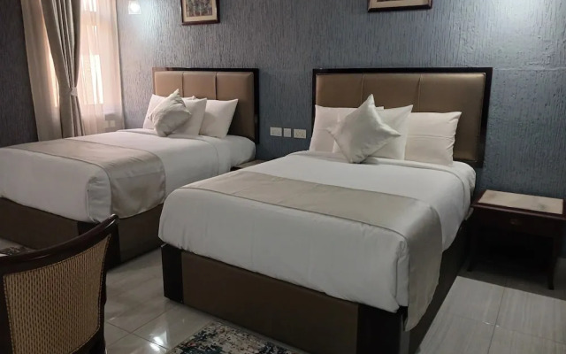 Relax Court Hotel