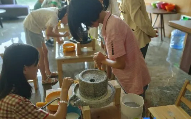 Aimu International Hotel (Zhengzhou East Railway Station Exhibition Center)