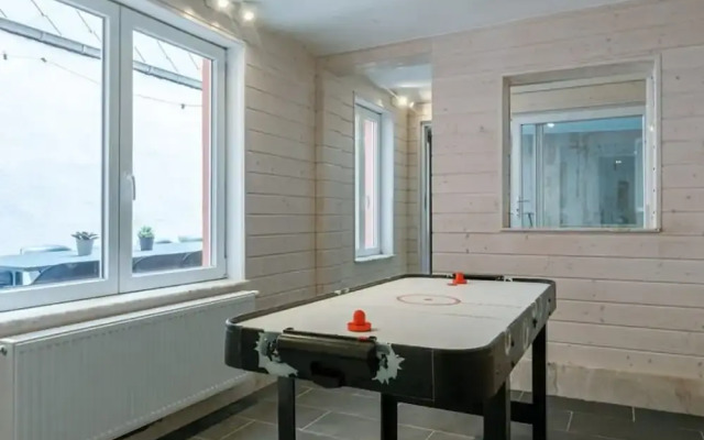 Beautiful and Spacious Vacation Home With Parking