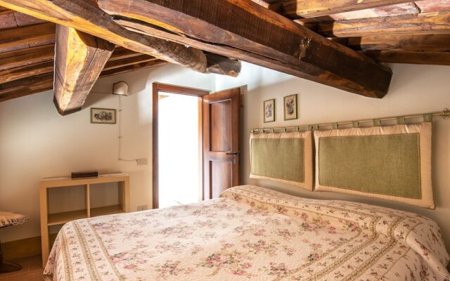 Secluded Apartment in Rapolano Terme with Garden