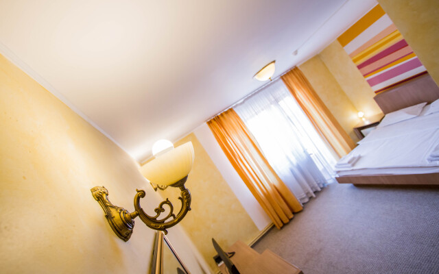 Complex Turistic Max International