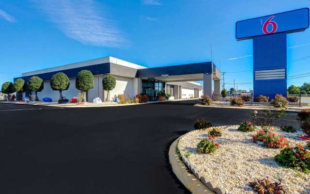 Motel 6 Burlington, NC