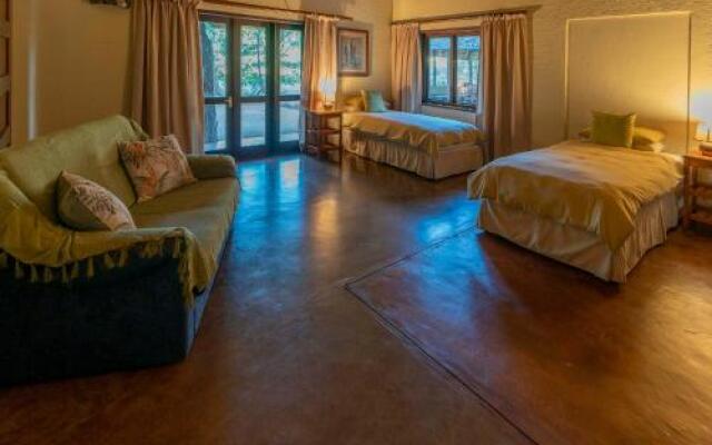 Impisi Safari Lodge