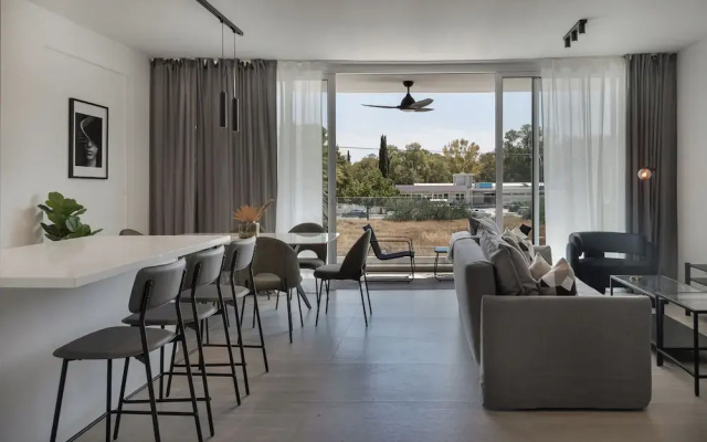 Phaedrus Living: Travertine Residences 102