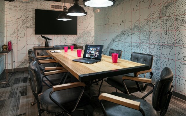 Moxy San Diego Downtown/Gaslamp Quarter