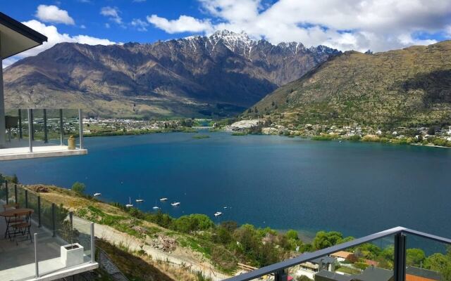 Lake View Townhouse Queenstown Hill